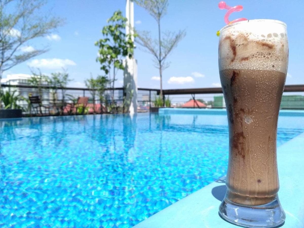 Monsoon Bassac Hotel Пном Пен Екстериор снимка