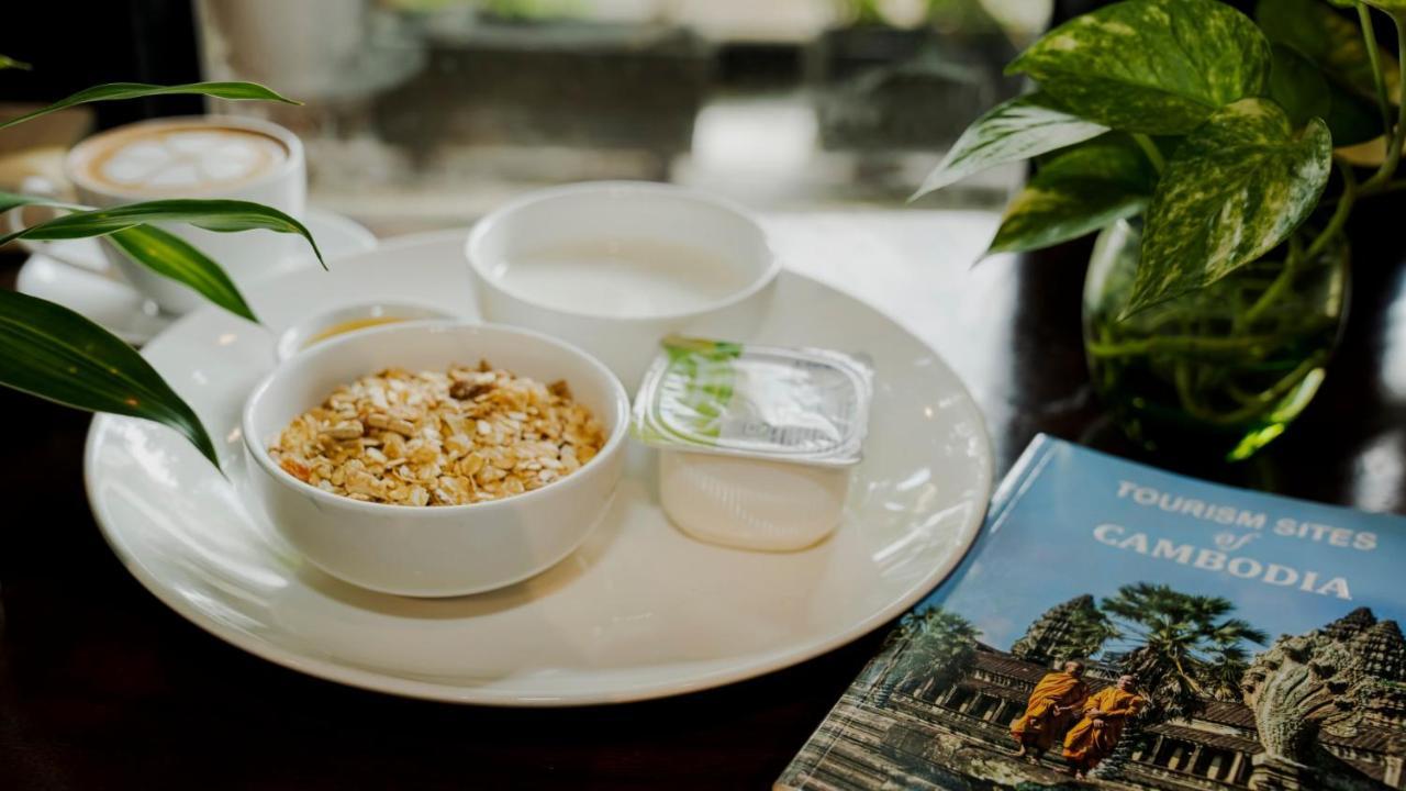 Monsoon Bassac Hotel Пном Пен Екстериор снимка