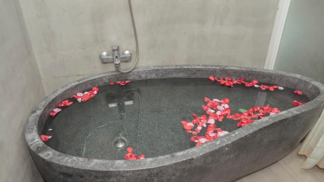 Monsoon Bassac Hotel Пном Пен Екстериор снимка