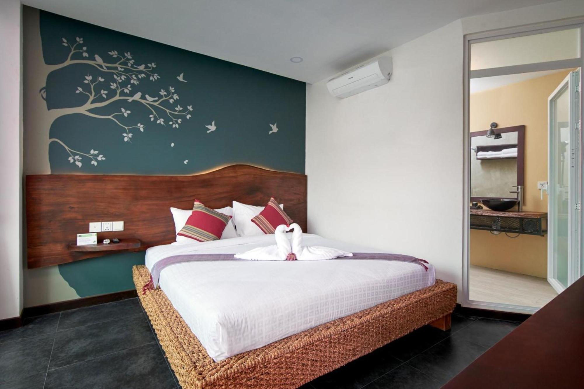 Monsoon Bassac Hotel Пном Пен Екстериор снимка