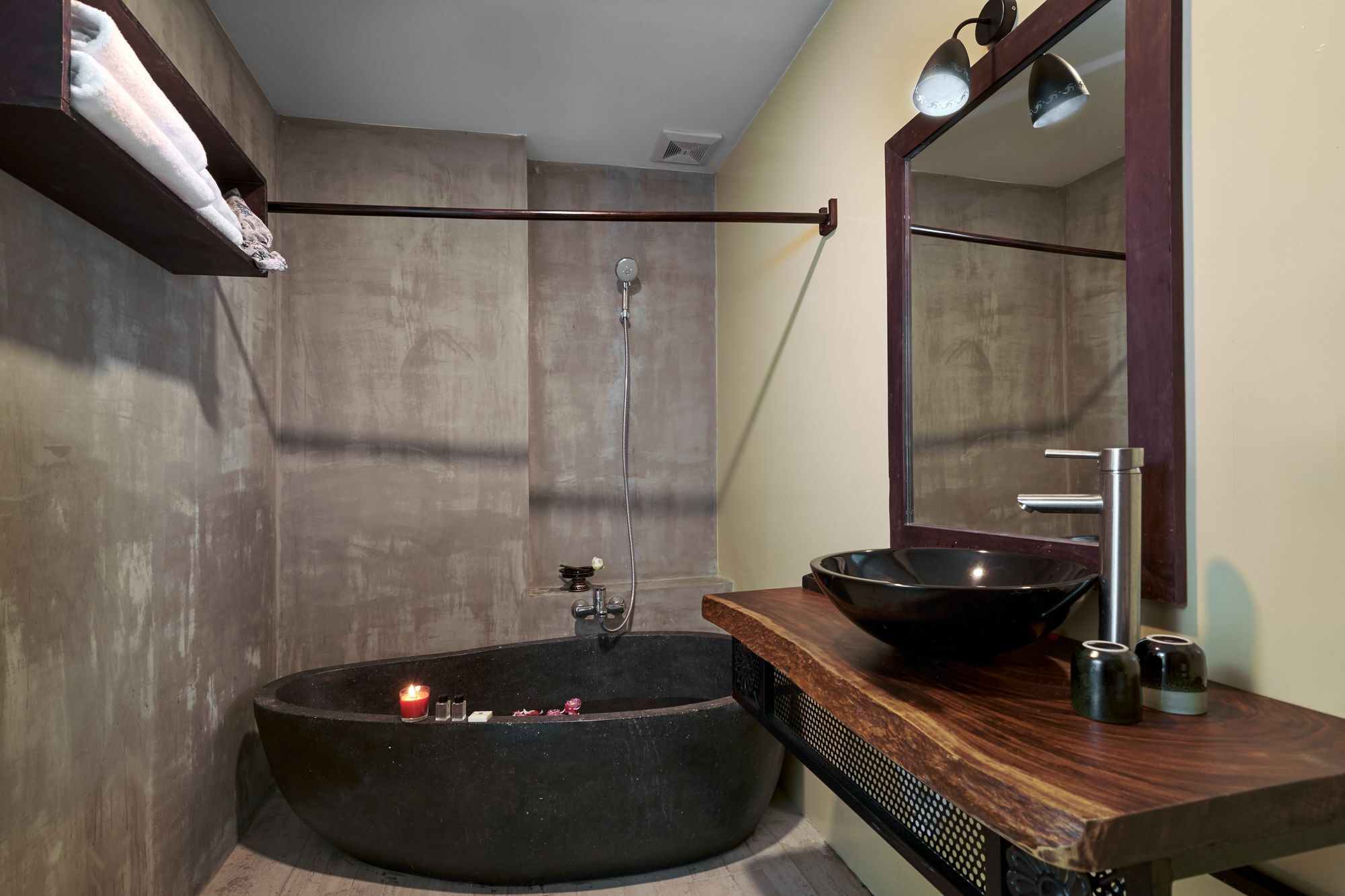 Monsoon Bassac Hotel Пном Пен Екстериор снимка